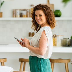 Accu-Chek SmartGuide uygulamasındaki alarmlar ve hatırlatmalar nasıl kullanılır